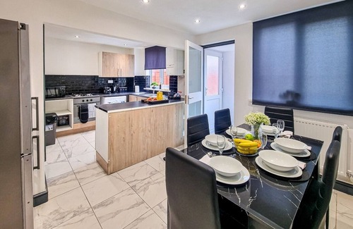 Wolverhampton House | The Safe Haven, The Perfect Home Away from Home Experience
