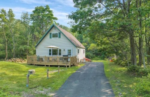 Long Pond Ski Chalet | The Sage Chalet in Emerald Lakes, Poconos!