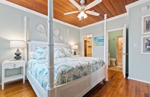 Stuart Hotel | THE SAILFISH SUITE AT OLD COLORADO INN