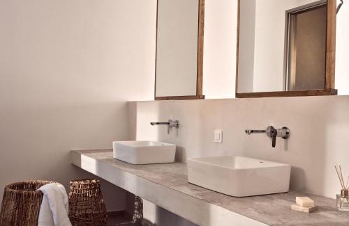 Skinaria Apartment | The Sall Suites Complex A - Iconic Sea Views, by ZanteWize