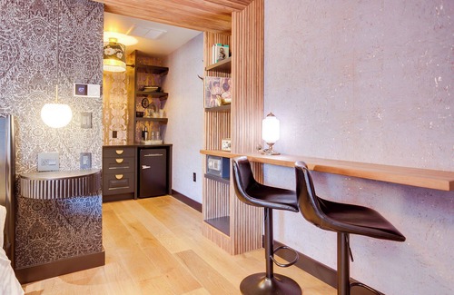Newport House | The Salomé - ADA Accessible@ The Louie Boutique Motel, Walk to Everything! Dog Friendly!