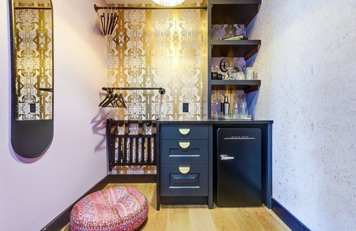 Newport House | The Salomé - ADA Accessible@ The Louie Boutique Motel, Walk to Everything! Dog Friendly!