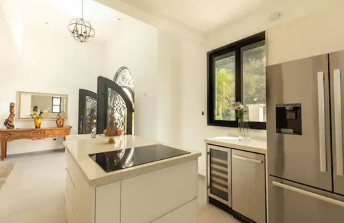 Indigo Bay Apartment | The Sanctuary Oceanfront 3 BDR