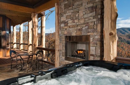 Topton Cabin | The Sanctuary-Pet Friendly Luxury Cabin Rental, Sits on Top of the Mountain, High Speed Internet, Hot Tub, 30 Minutes to Great Smoky Mountains, in Nantahala NC