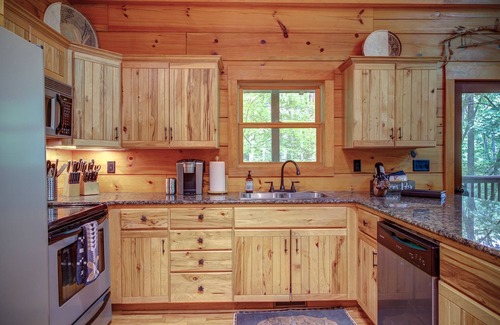 Boone Cabin | The Sanctuary - *Prime Location *Secluded *Serene *Spacious