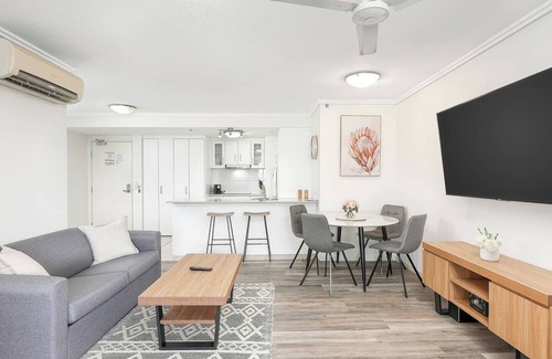 Cairns Central Business District Apartment | The Sand Dollar Central Cairns Chic Studio