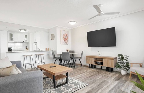 Cairns Central Business District Apartment | The Sand Dollar Central Cairns Chic Studio