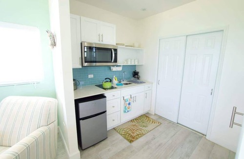 Colliers Bay Condo | The Sand Dollar Oceanfront Studio Cottage in East End