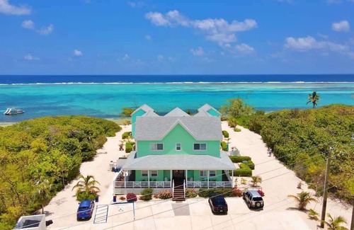 Colliers Bay Condo | The Sand Dollar Oceanfront Studio Cottage in East End