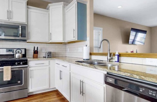 South Haven House | The Sandbar: Spacious Dog-Friendly Getaway with Access to Year-Round Pool & Hot