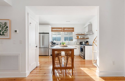Westside Apartment | The Savannah A: Downtown Elegance- Close to King!