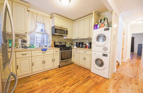 Crown Heights House | The Schenectady House - Unit 2 Standard Large Room/Shared Bath & Common Areas