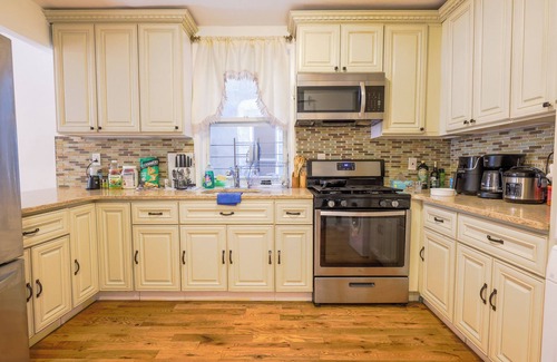 Crown Heights House | The Schenectady House - Unit 2 Standard Large Room/Shared Bath & Common Areas