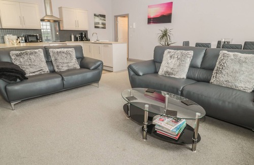 Alnmouth House | THE SEA CHEST, family friendly, character holiday cottage in Alnmouth