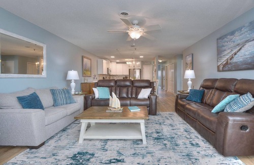 Long Beach Condo | The Sea Pearl - Ocean Front Condo on Oak Island - Sleeps 9 - 3bed/2bath