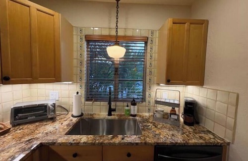 Palm Beach - West Palm Beach House | The Seagrape House-King Bed, Putting Green, Private Fenced in Backyard, Beach