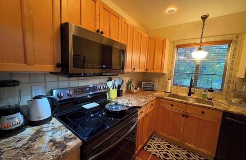 Palm Beach - West Palm Beach House | The Seagrape House-King Bed, Putting Green, Private Fenced in Backyard, Beach