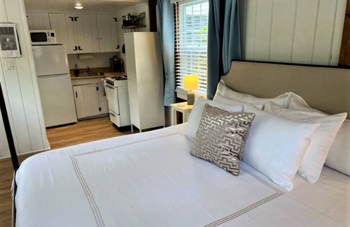 Eastham Apartment | The Seagrove Suites & Guest Rooms - Luxurious Deluxe King Suite - Pets Allowed