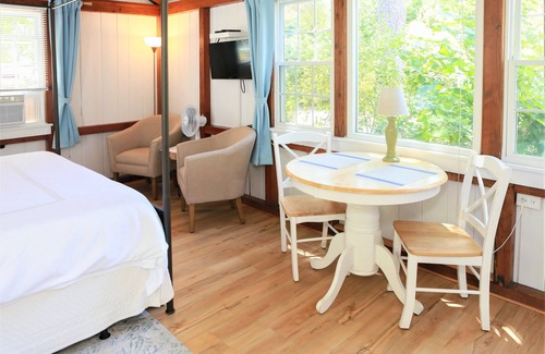 Eastham Apartment | The Seagrove Suites & Guest Rooms - Luxurious Deluxe King Suite - Pets Allowed
