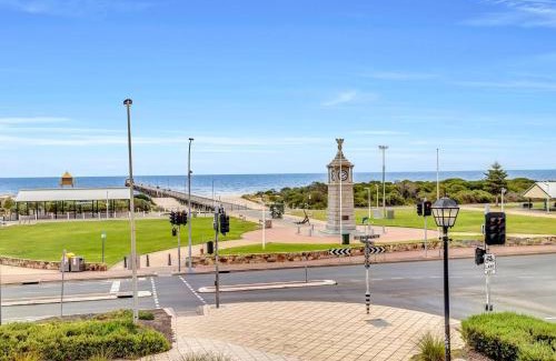 Semaphore Apartment | The Seaside Loft - A Breezy Beachside Lifestyle