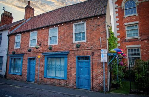 Newark Apartment | The Secret Garden