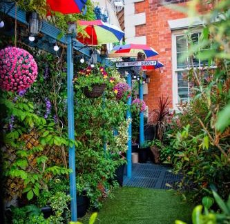 Newark Apartment | The Secret Garden