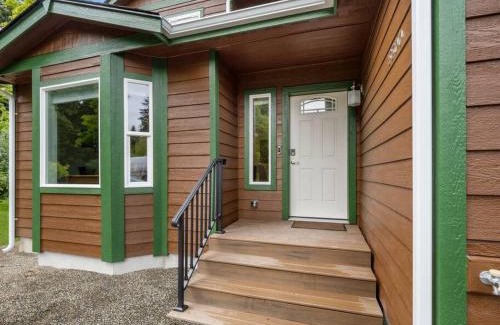 Olympia House | The Sequoia a New 4bd with Soak Tub and Sauna Olympia
