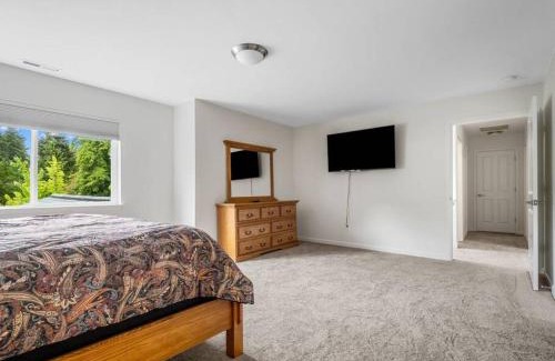 Olympia House | The Sequoia a New 4bd with Soak Tub and Sauna Olympia