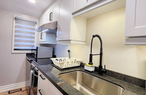 Grantham Apartment | The Serene Haven Modern 2 Queen Bed Full Apartment