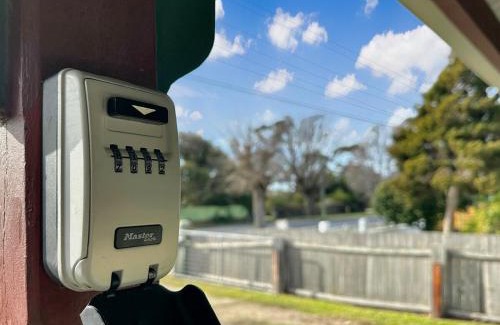 St Helens House | The Settlers Cottage - In the Heart of St Helens