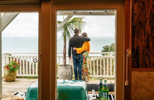 Oneroa Cottage | The Settlers Hut Oneroa