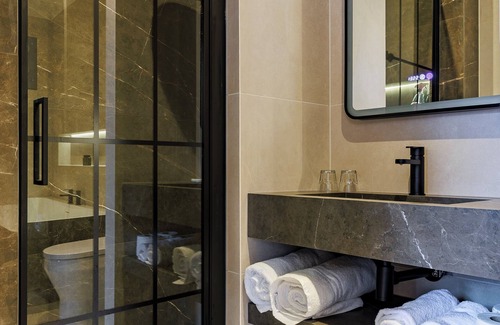 Chester Hotel | The Seven