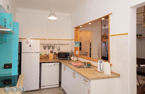 Costa de Caparica House | The Shed Surf Lodge