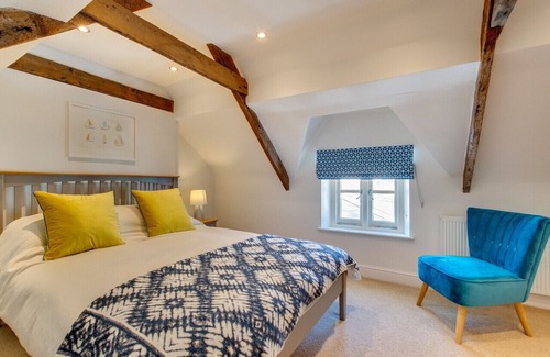 Dartmouth House | The Shell House - Two Bedroom House, Sleeps 4