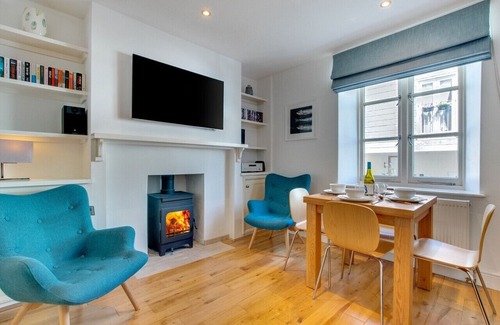 Dartmouth House | The Shell House - Two Bedroom House, Sleeps 4