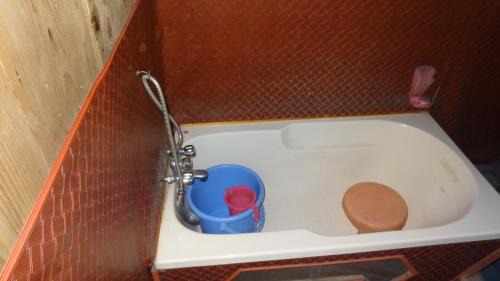 Srinagar Boat Rental | The Shelter Group of Houseboats & Tour organiser