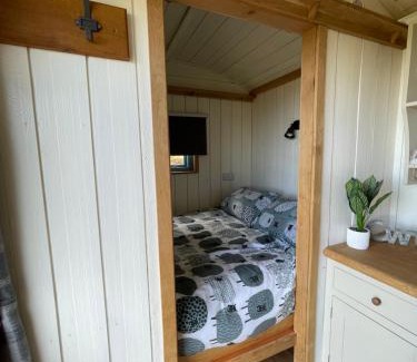 Tan-y-groes Apartment | The Shepards hut