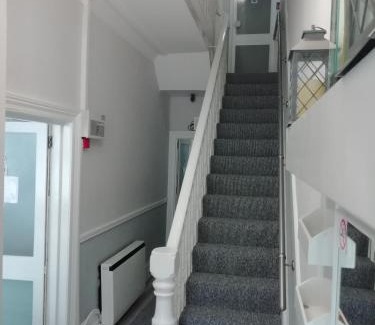 Blackpool Town Center Bed & Breakfast | The Shining Diamond
