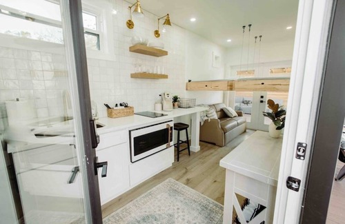 College Park Cottage | The Ship Yard · New Construction - Hot Tub - 30 min to Disney