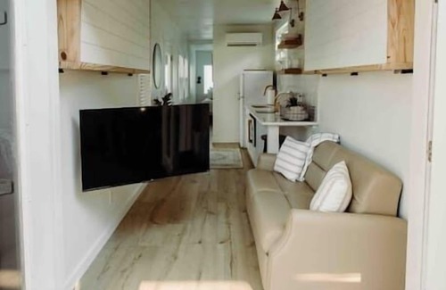 College Park Cottage | The Ship Yard · New Construction - Hot Tub - 30 min to Disney