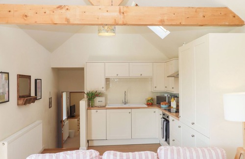 Axminster Cottage | THE SHIPPON AT WYKE FARM, pet friendly, with open fire in Lyme Regis