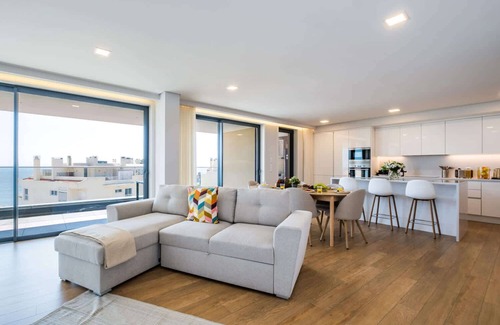 Parede Apartment | The Shoreline 3 by Portugal Portfolio