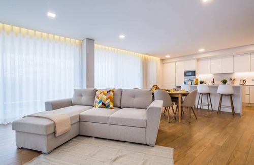 Parede Apartment | The Shoreline 5 by Portugal Portfolio