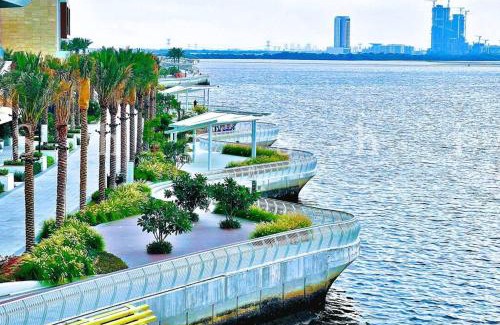 Dubai House | The Shrashi Suites, Dubai Creek Harbour - Paradise on the Island with Dubai Skyline & Burj Khaleefa View