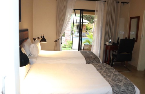 Victoria Falls Bed & Breakfast | The Shrub lodge