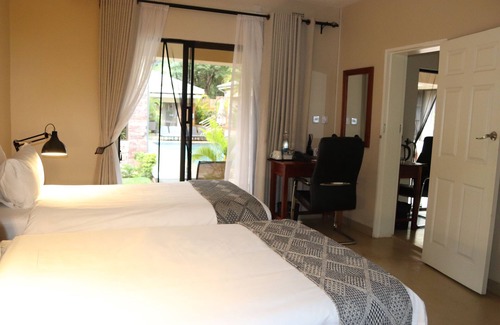 Victoria Falls Bed & Breakfast | The Shrub lodge