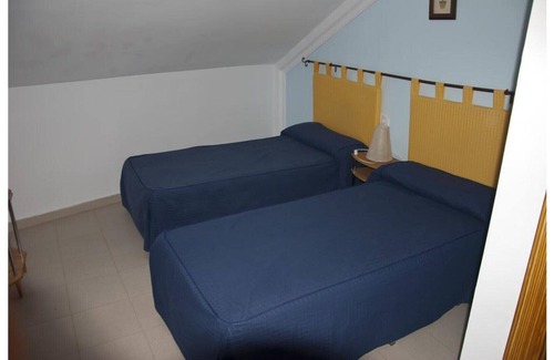 Ruidera Bed & Breakfast | The sidewalk- 2 people