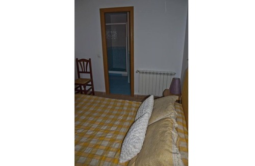 Ruidera Bed & Breakfast | The sidewalk- 2 people