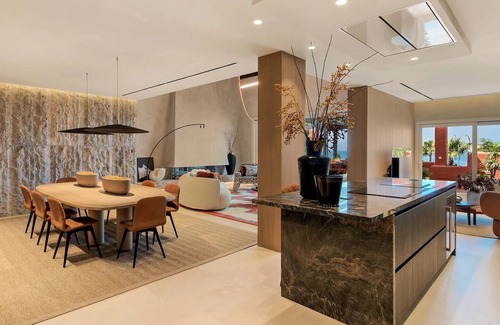 New Golden Mile Cottage | The Signature Penthouse