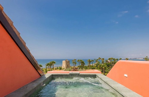 New Golden Mile Cottage | The Signature Penthouse